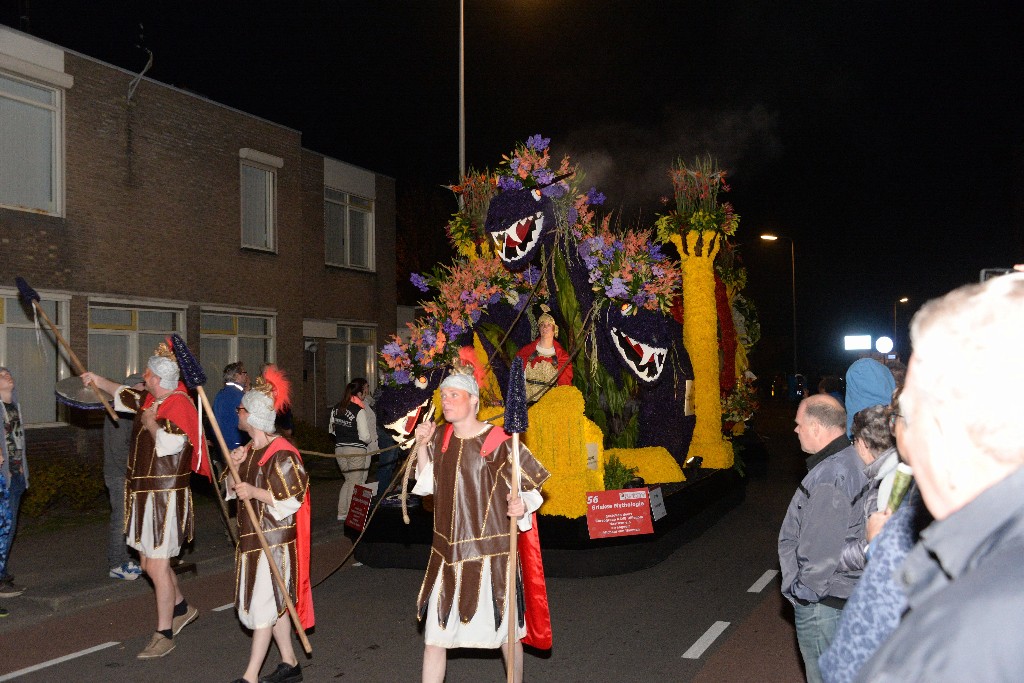 ../Images/Verlicht bloemencorso 2018 087.jpg